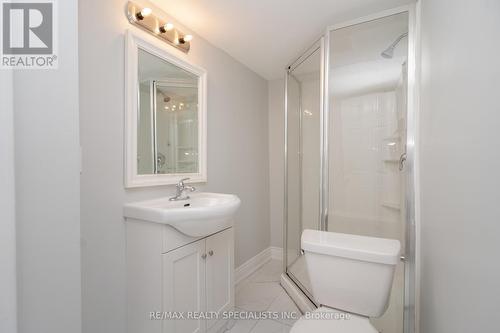 16 Mullis Crescent, Brampton (Fletcher'S West), ON - Indoor Photo Showing Bathroom