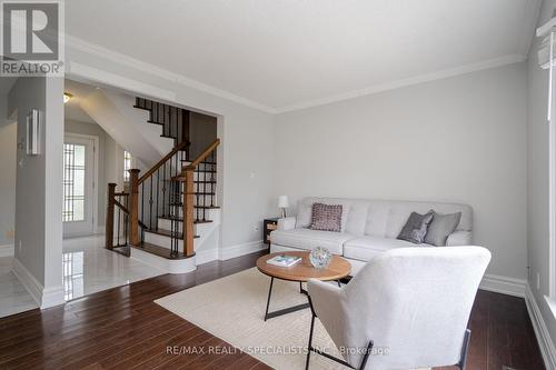 16 Mullis Crescent, Brampton (Fletcher'S West), ON - Indoor Photo Showing Living Room