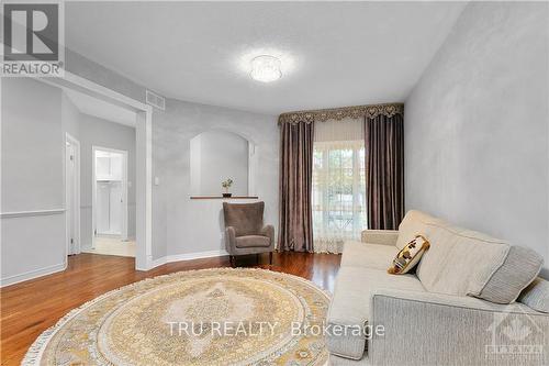 28 Borealis Crescent, Ottawa, ON - Indoor Photo Showing Living Room