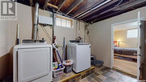 803 Princess Street, Regina, SK - Indoor Photo Showing Laundry Room