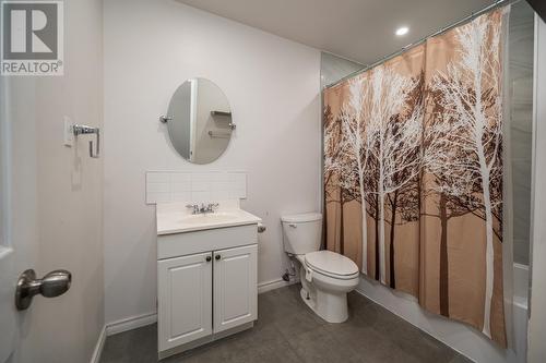 2114 Strathcona Avenue, Prince George, BC - Indoor Photo Showing Bathroom