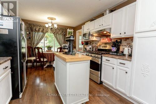 589 Elm Street, St. Thomas, ON - Indoor Photo Showing Kitchen