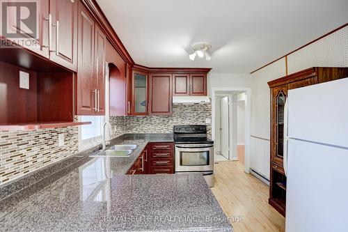 339 Winnifred Drive, Georgina, ON - Indoor Photo Showing Kitchen With Double Sink