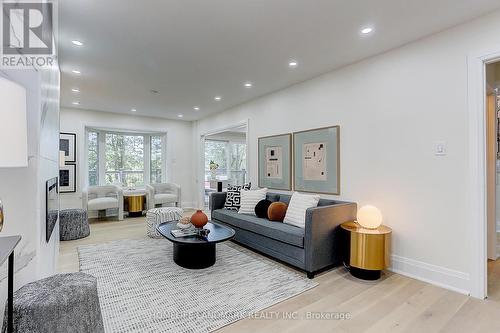 86 Liebeck Crescent, Markham (Unionville), ON - Indoor Photo Showing Living Room