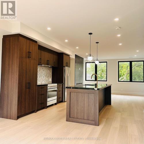 6 - 59 Charles Street, Newmarket, ON - Indoor Photo Showing Kitchen