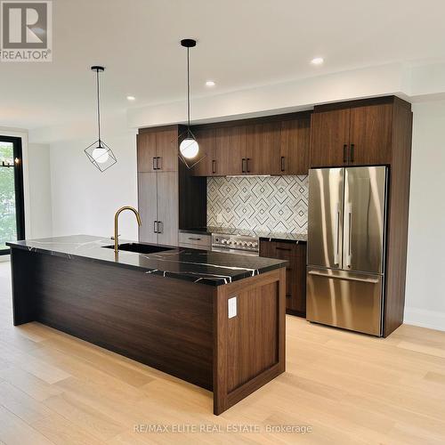 6 - 59 Charles Street, Newmarket, ON - Indoor Photo Showing Kitchen With Upgraded Kitchen