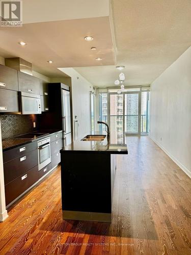 1807 - 88 Park Lawn Road, Toronto (Mimico), ON - Indoor Photo Showing Kitchen