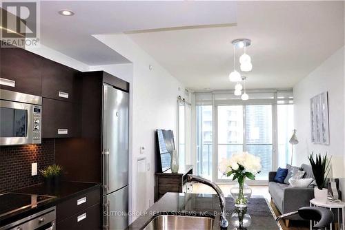 1807 - 88 Park Lawn Road, Toronto (Mimico), ON - Indoor Photo Showing Kitchen With Upgraded Kitchen