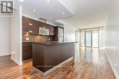 1807 - 88 Park Lawn Road, Toronto (Mimico), ON - Indoor Photo Showing Kitchen