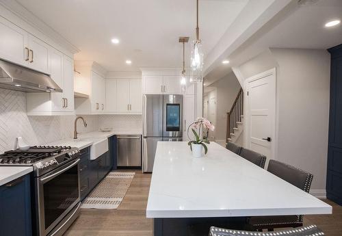 1809 Upper Wentworth Street Unit# 22, Hamilton, ON - Indoor Photo Showing Kitchen With Upgraded Kitchen