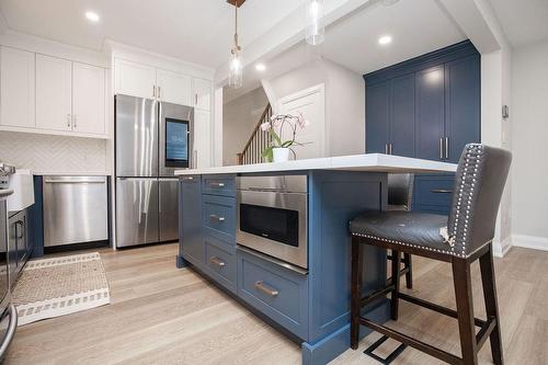 1809 Upper Wentworth Street Unit# 22, Hamilton, ON - Indoor Photo Showing Kitchen With Upgraded Kitchen