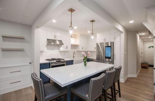 1809 Upper Wentworth Street Unit# 22, Hamilton, ON - Indoor Photo Showing Kitchen With Upgraded Kitchen