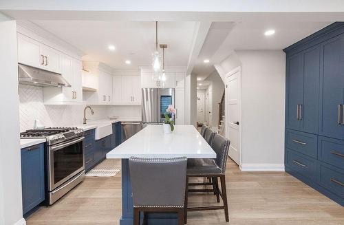 1809 Upper Wentworth Street Unit# 22, Hamilton, ON - Indoor Photo Showing Kitchen With Upgraded Kitchen