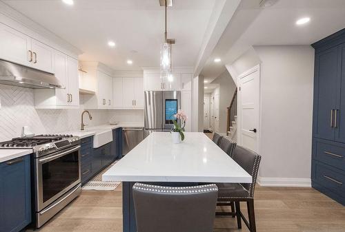 1809 Upper Wentworth Street Unit# 22, Hamilton, ON - Indoor Photo Showing Kitchen With Upgraded Kitchen