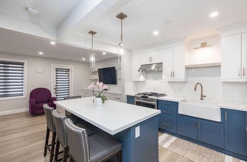 1809 Upper Wentworth Street Unit# 22, Hamilton, ON - Indoor Photo Showing Kitchen With Upgraded Kitchen