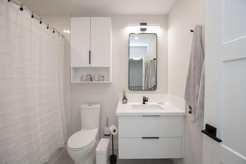 1809 Upper Wentworth Street Unit# 22, Hamilton, ON - Indoor Photo Showing Bathroom