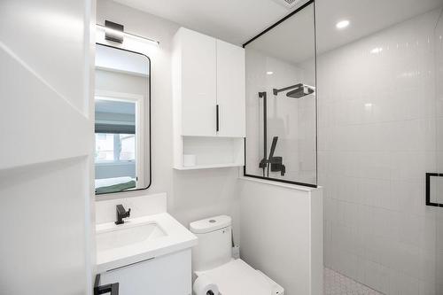 1809 Upper Wentworth Street Unit# 22, Hamilton, ON - Indoor Photo Showing Bathroom