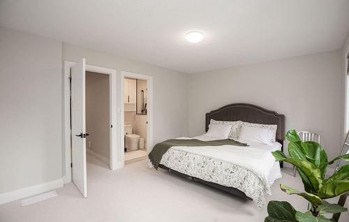 1809 Upper Wentworth Street|Unit #22, Hamilton, ON - Indoor Photo Showing Bedroom