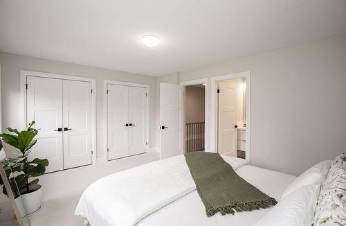 1809 Upper Wentworth Street|Unit #22, Hamilton, ON - Indoor Photo Showing Bedroom