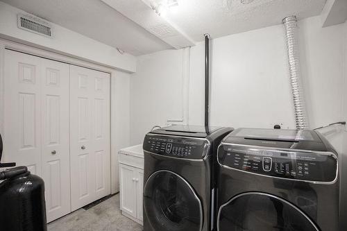 1809 Upper Wentworth Street Unit# 22, Hamilton, ON - Indoor Photo Showing Laundry Room