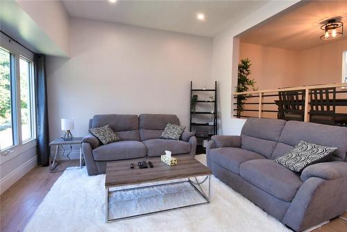 72 Stone Church Road W|Unit #11, Hamilton, ON - Indoor Photo Showing Living Room