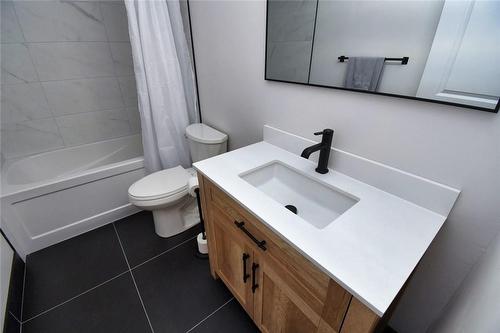 72 Stone Church Road W|Unit #11, Hamilton, ON - Indoor Photo Showing Bathroom