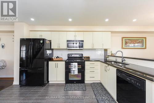 106 - 18 Shiraz Drive, Brampton (Sandringham-Wellington), ON - Indoor Photo Showing Kitchen With Double Sink