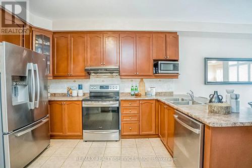 29 Goswell Street, Brampton (Bram East), ON - Indoor Photo Showing Kitchen With Double Sink