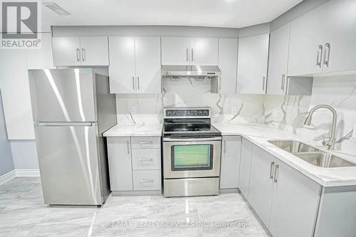 29 Goswell Street, Brampton (Bram East), ON - Indoor Photo Showing Kitchen With Double Sink