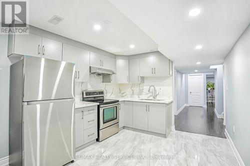 29 Goswell Street, Brampton (Bram East), ON - Indoor Photo Showing Kitchen With Upgraded Kitchen