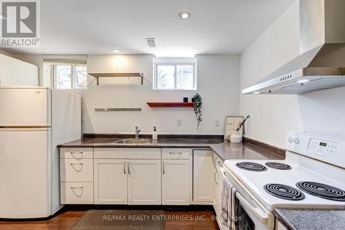 108 Corby Crescent, Brampton (Brampton South), ON - Indoor Photo Showing Kitchen