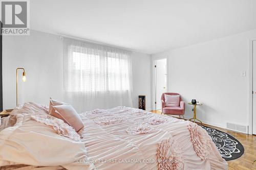 1020 Flintlock Road, London, ON - Indoor Photo Showing Bedroom