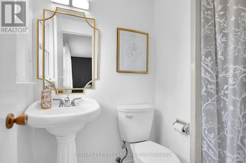 1020 Flintlock Road, London, ON - Indoor Photo Showing Bathroom