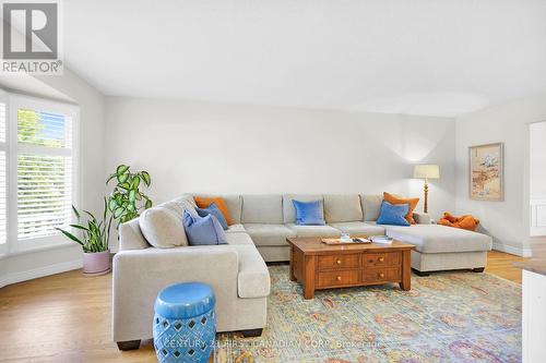 1020 Flintlock Road, London, ON - Indoor Photo Showing Living Room