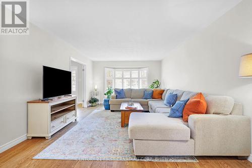 1020 Flintlock Road, London, ON - Indoor Photo Showing Living Room