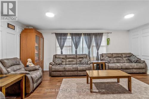 1155 Royal York Road, London, ON - Indoor Photo Showing Living Room