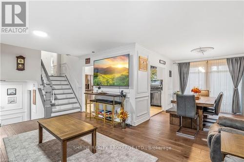 1155 Royal York Road, London, ON - Indoor Photo Showing Living Room