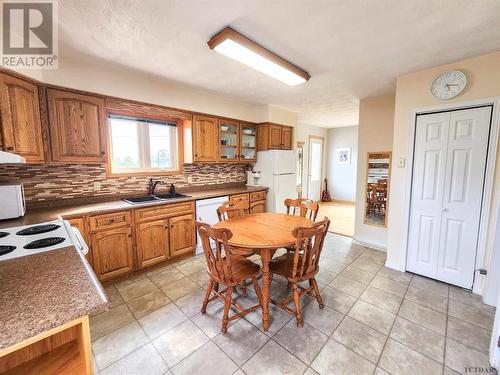 611 Ambridge Dr, Iroquois Falls, ON - Indoor Photo Showing Kitchen With Double Sink