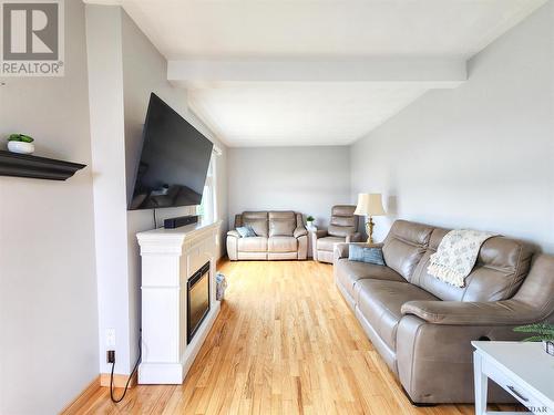 611 Ambridge Dr, Iroquois Falls, ON - Indoor Photo Showing Living Room