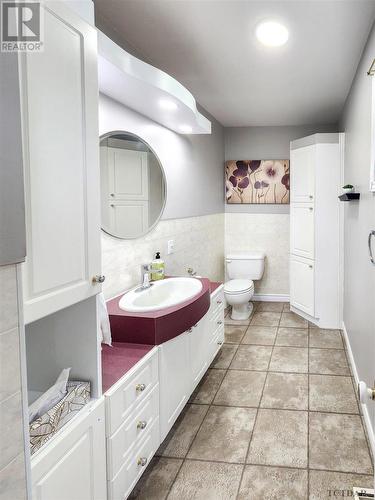 611 Ambridge Dr, Iroquois Falls, ON - Indoor Photo Showing Bathroom