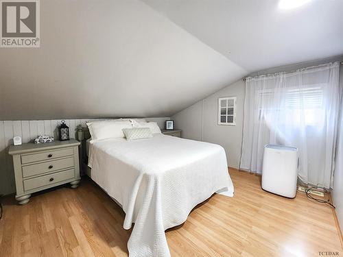 611 Ambridge Dr, Iroquois Falls, ON - Indoor Photo Showing Bedroom