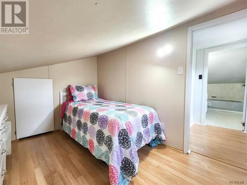 611 Ambridge Dr, Iroquois Falls, ON - Indoor Photo Showing Bedroom