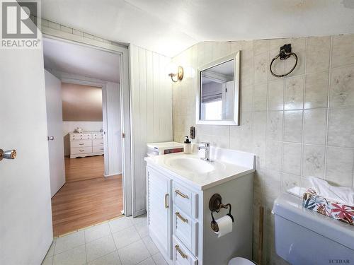 611 Ambridge Dr, Iroquois Falls, ON - Indoor Photo Showing Bathroom