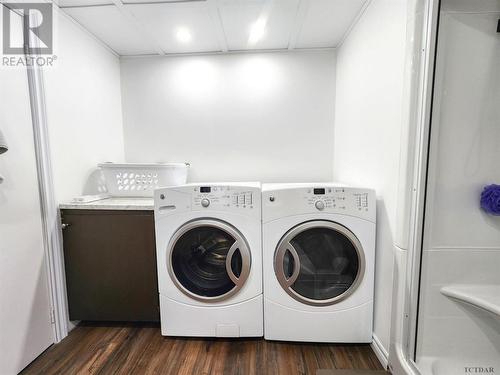 611 Ambridge Dr, Iroquois Falls, ON - Indoor Photo Showing Laundry Room