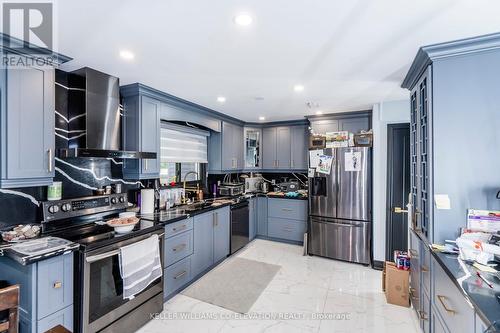 2071 Craig Road, Innisfil (Alcona), ON - Indoor Photo Showing Kitchen