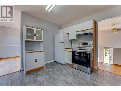 5840 Westwynd Drive, Falkland, BC - Indoor Photo Showing Kitchen