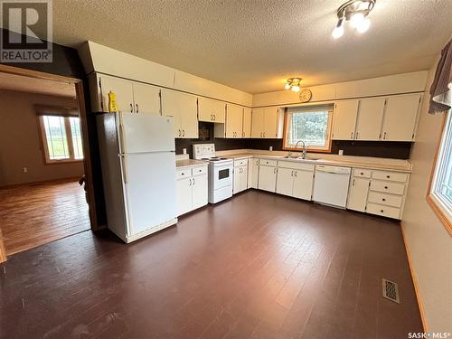 342 Howard Street, Drake, SK - Indoor Photo Showing Kitchen