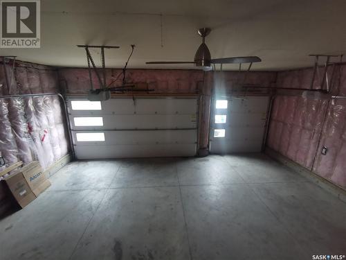 686 Fast Crescent, Saskatoon, SK - Indoor Photo Showing Garage