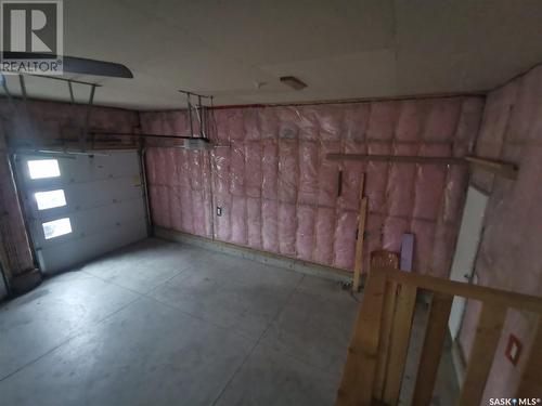 686 Fast Crescent, Saskatoon, SK - Indoor Photo Showing Garage