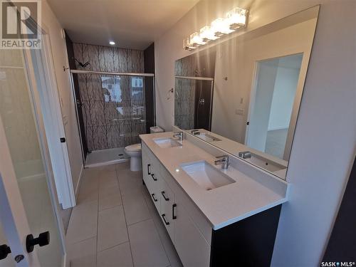 686 Fast Crescent, Saskatoon, SK - Indoor Photo Showing Bathroom